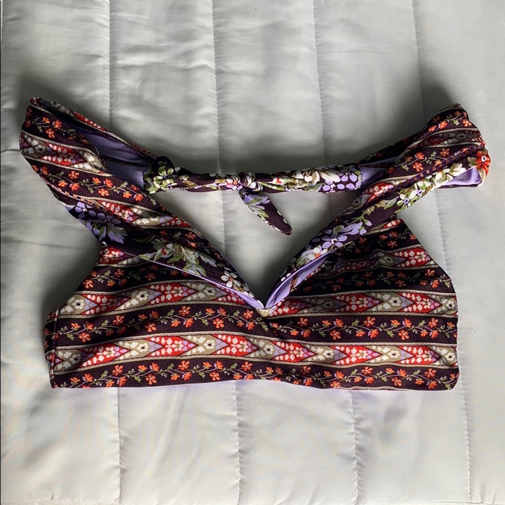NWOT BECCA Bikini top. NEVER WORN!